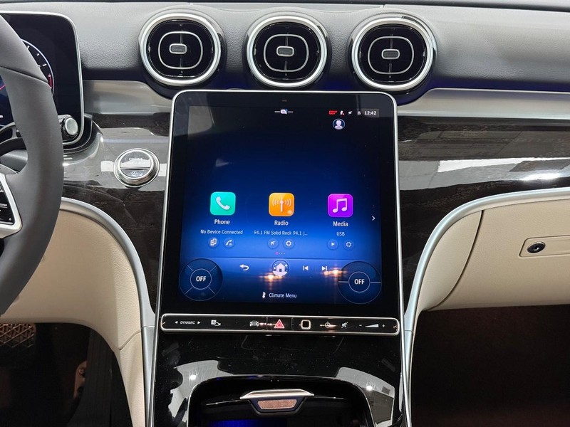 Mercedes-Benz C-Class Vehicle Image 7