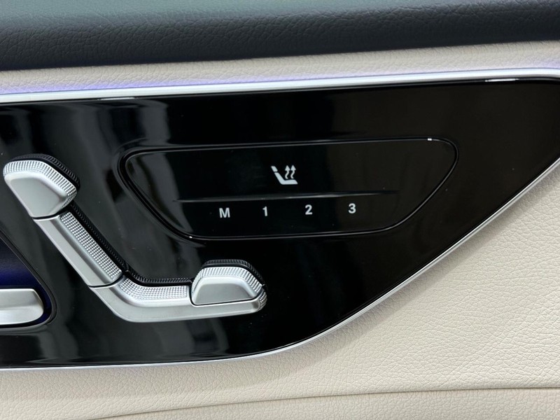 Mercedes-Benz C-Class Vehicle Image 10