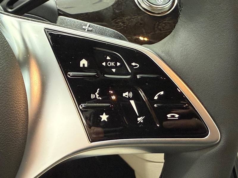 Mercedes-Benz C-Class Vehicle Image 13