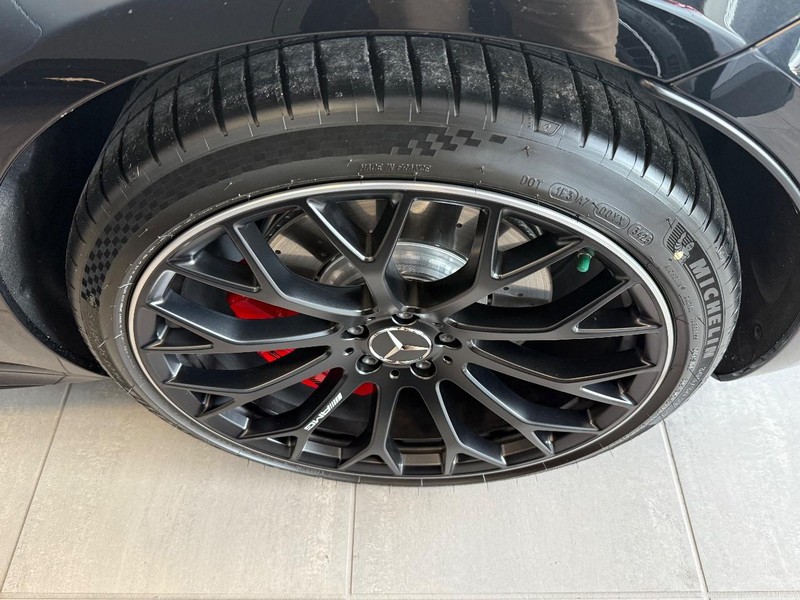 Mercedes-Benz SL Vehicle Image 5