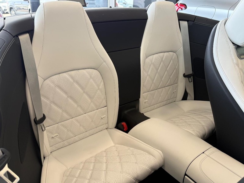 Mercedes-Benz SL Vehicle Image 8