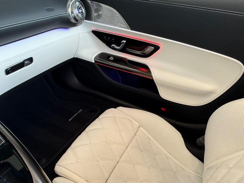 Mercedes-Benz SL Vehicle Image 12