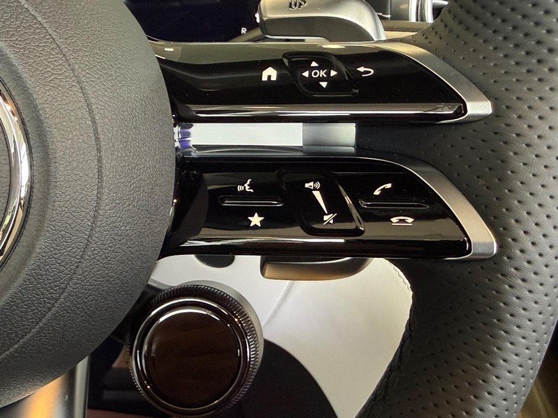 Mercedes-Benz SL Vehicle Image 14