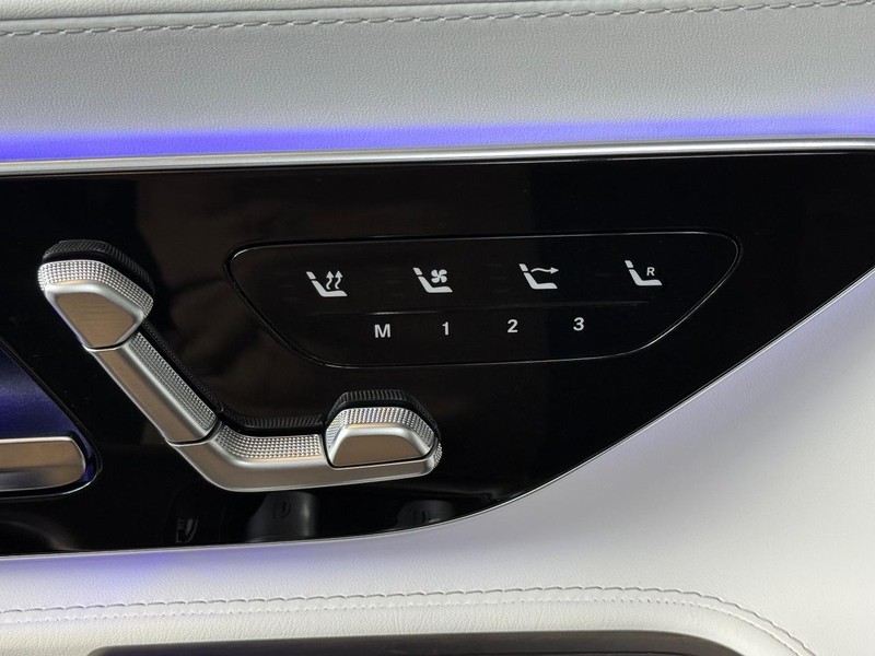 Mercedes-Benz SL Vehicle Image 15