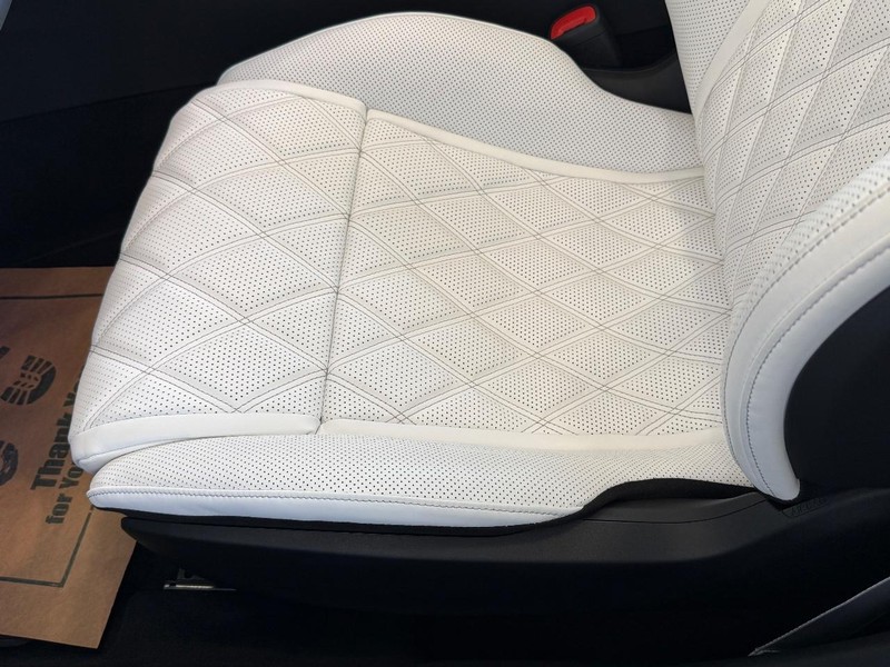 Mercedes-Benz SL Vehicle Image 17