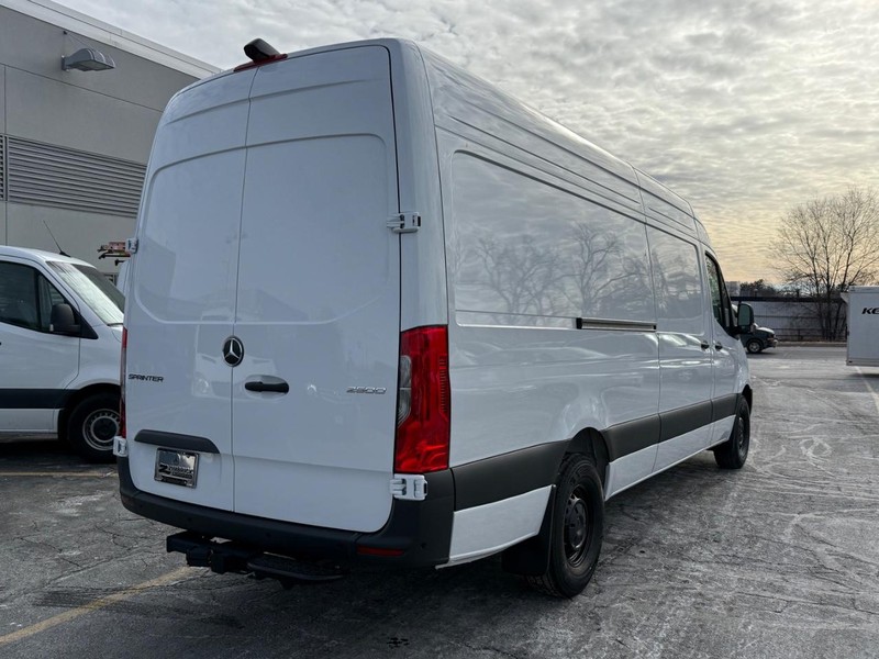 Mercedes-Benz Sprinter Van Vehicle Image 3