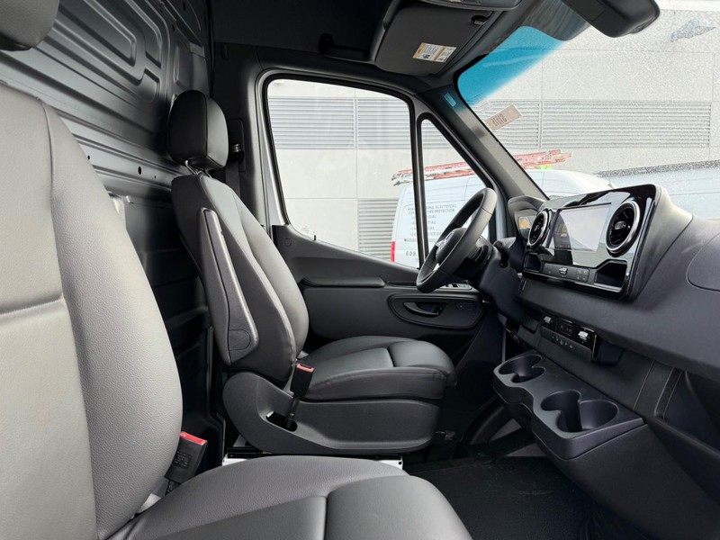 Mercedes-Benz Sprinter Van Vehicle Image 6