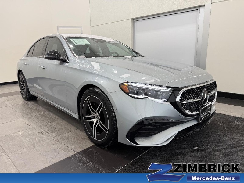 Mercedes-Benz E-Class Vehicle Full-screen Gallery Image 01