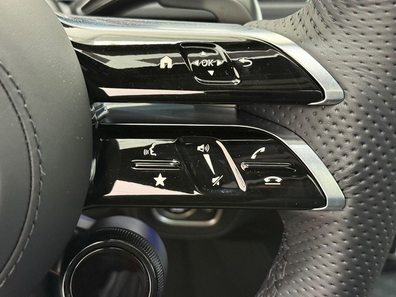 Mercedes-Benz GLE Vehicle Image 12