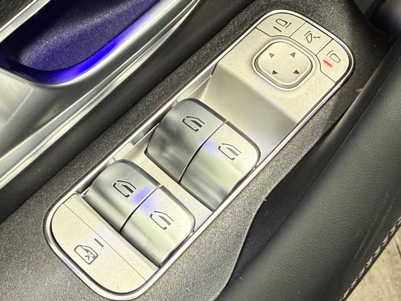 Mercedes-Benz GLE Vehicle Image 16