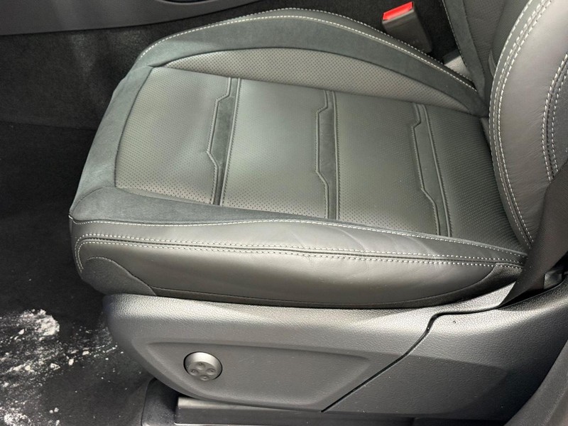 Mercedes-Benz GLE Vehicle Image 17