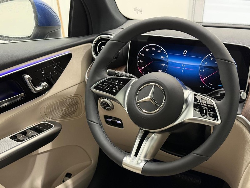 Mercedes-Benz GLC Vehicle Image 8