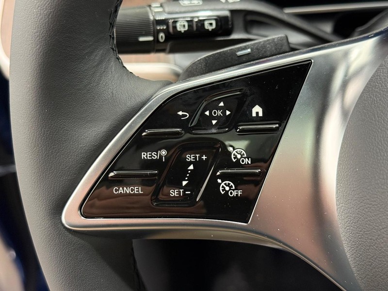 Mercedes-Benz GLC Vehicle Image 11