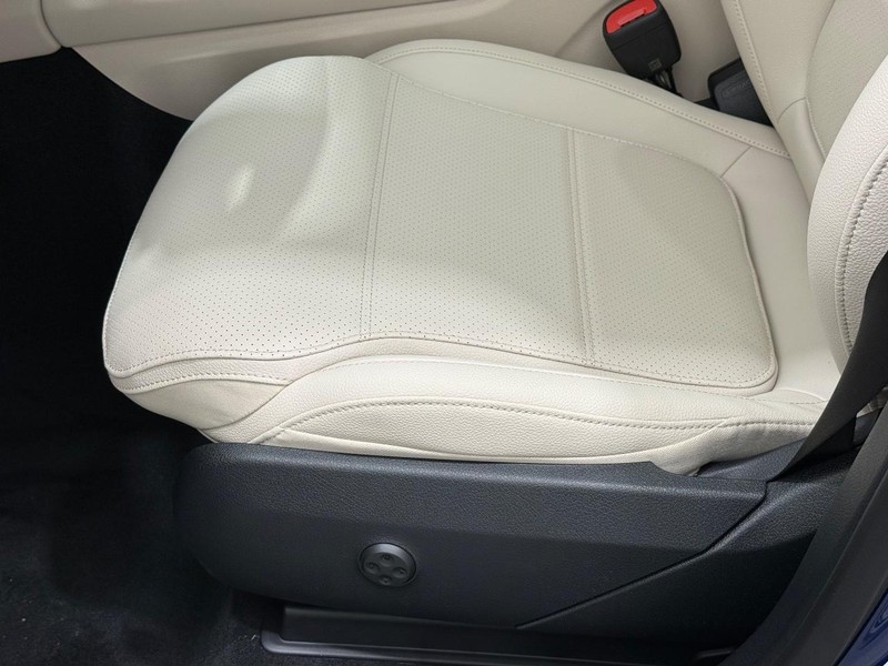 Mercedes-Benz GLC Vehicle Image 16