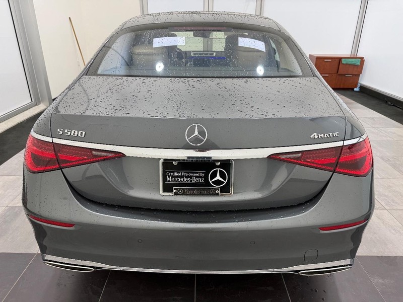 Mercedes-Benz S-Class Vehicle Image 3