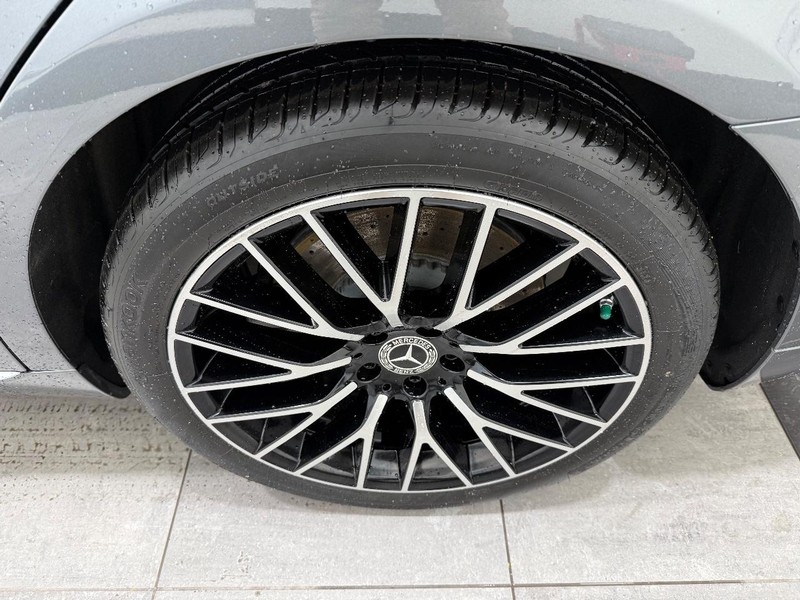 Mercedes-Benz S-Class Vehicle Image 5