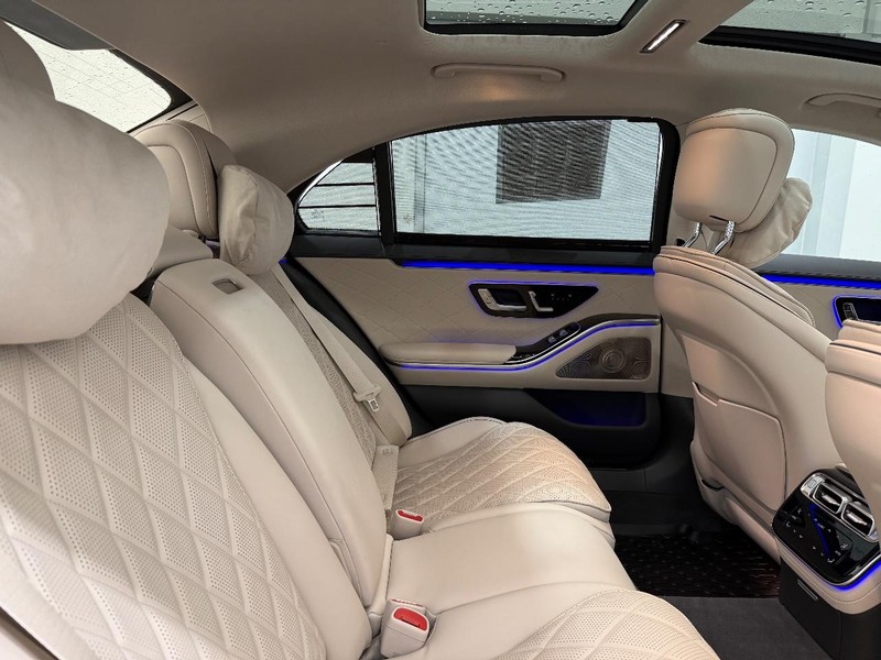 Mercedes-Benz S-Class Vehicle Image 8