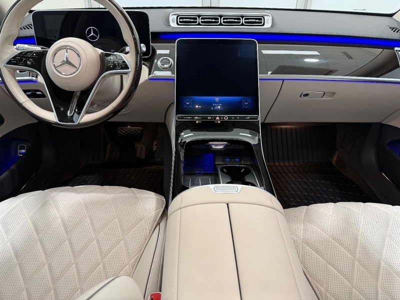 Mercedes-Benz S-Class Vehicle Image 9