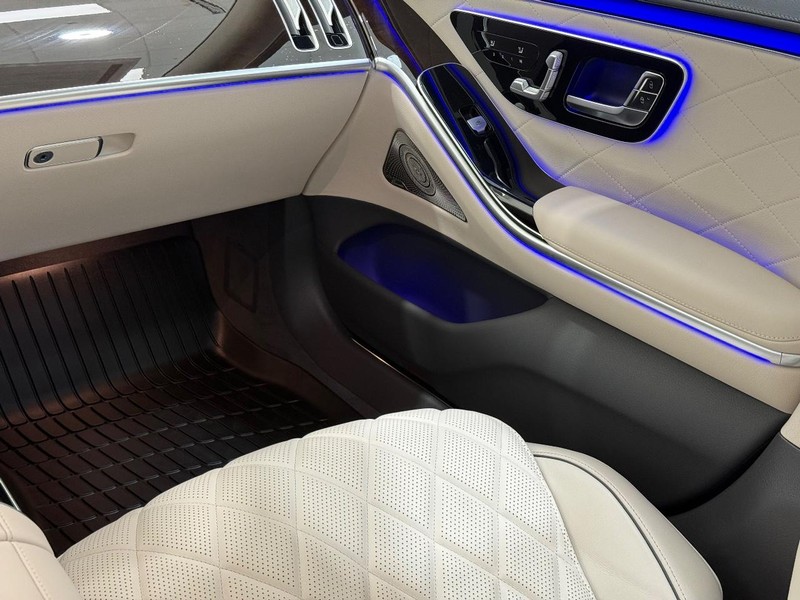 Mercedes-Benz S-Class Vehicle Image 12