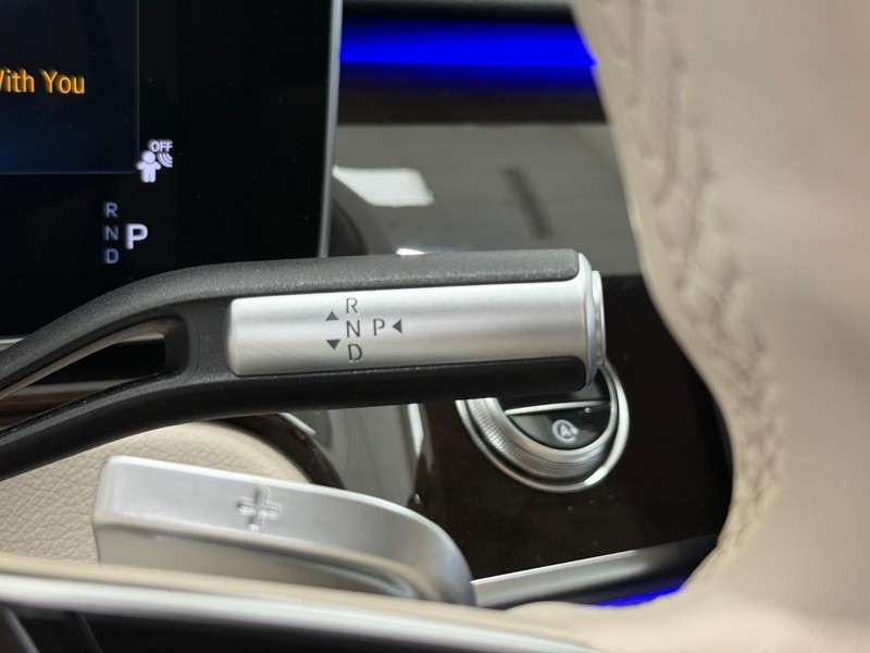 Mercedes-Benz S-Class Vehicle Image 16