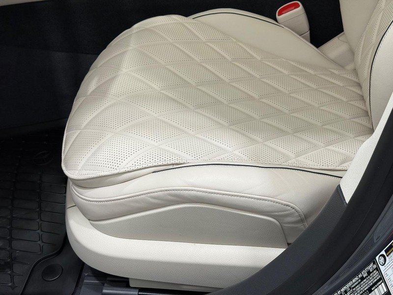 Mercedes-Benz S-Class Vehicle Image 19