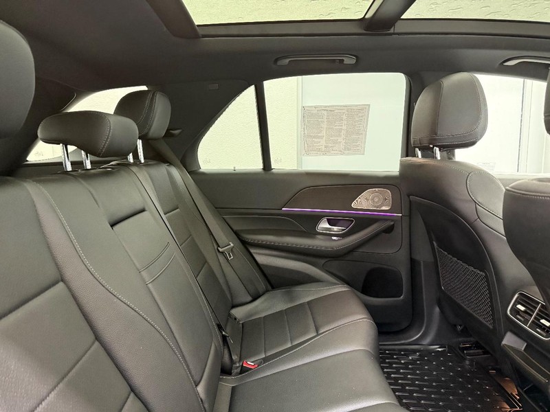 Mercedes-Benz GLE Vehicle Image 8