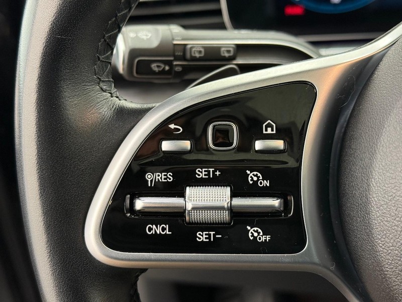 Mercedes-Benz GLE Vehicle Image 14