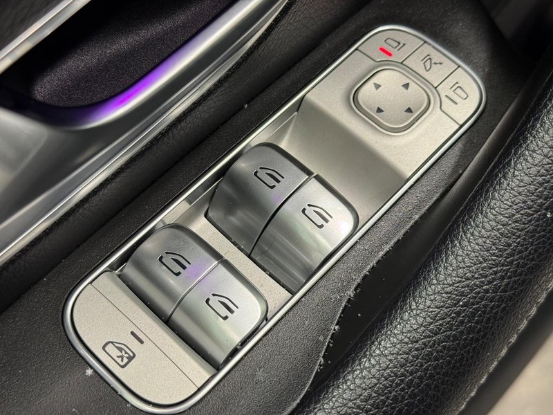 Mercedes-Benz GLE Vehicle Image 19