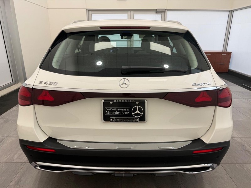 Mercedes-Benz E-Class Vehicle Image 3
