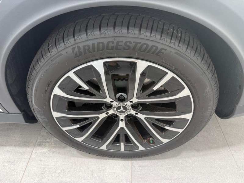 Mercedes-Benz E-Class Vehicle Image 5