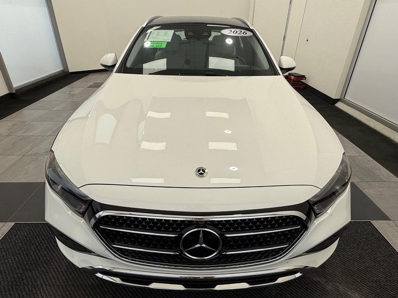 Mercedes-Benz E-Class Vehicle Image 7