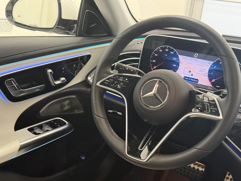 Mercedes-Benz E-Class Vehicle Image 11