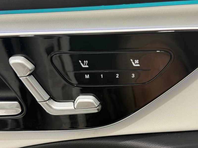 Mercedes-Benz E-Class Vehicle Image 14