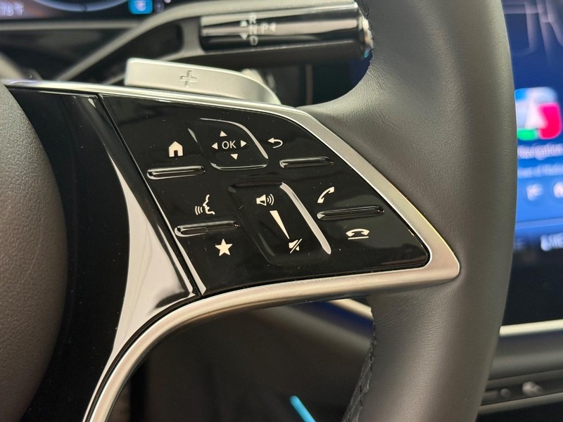 Mercedes-Benz E-Class Vehicle Image 15