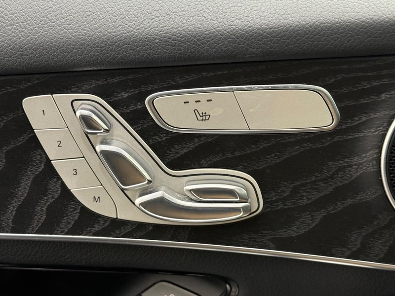 Mercedes-Benz GLC Vehicle Full-screen Gallery Image 13