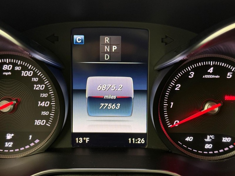 Mercedes-Benz GLC Vehicle Full-screen Gallery Image 16