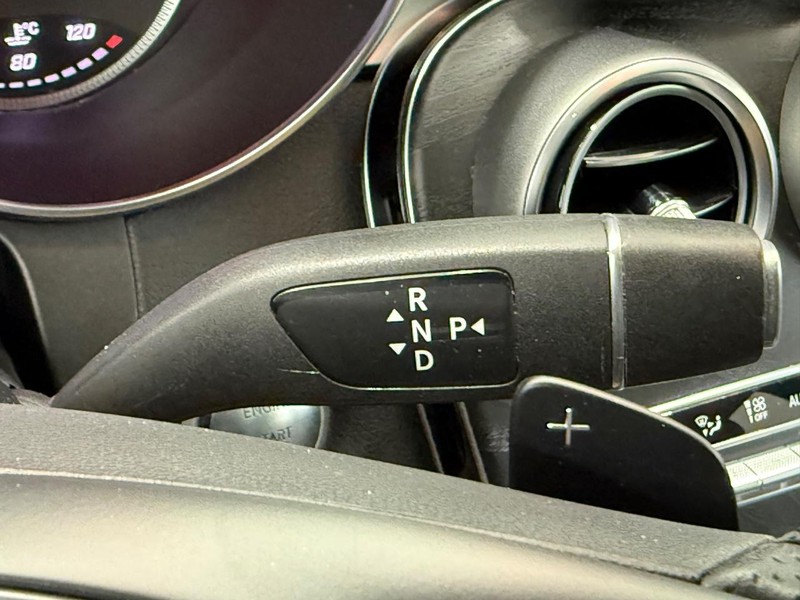 Mercedes-Benz GLC Vehicle Full-screen Gallery Image 17