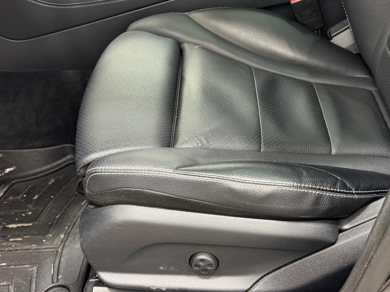 Mercedes-Benz GLC Vehicle Full-screen Gallery Image 20