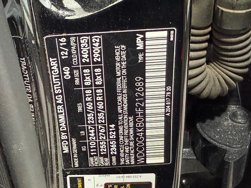 Mercedes-Benz GLC Vehicle Full-screen Gallery Image 21