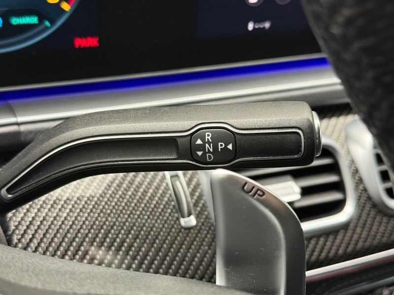 Mercedes-Benz GLE Vehicle Full-screen Gallery Image 17