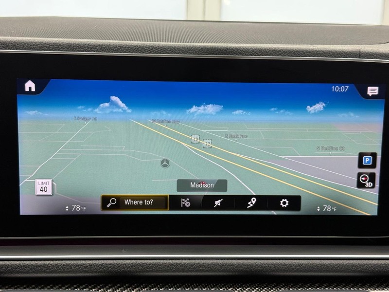 Mercedes-Benz GLE Vehicle Full-screen Gallery Image 19