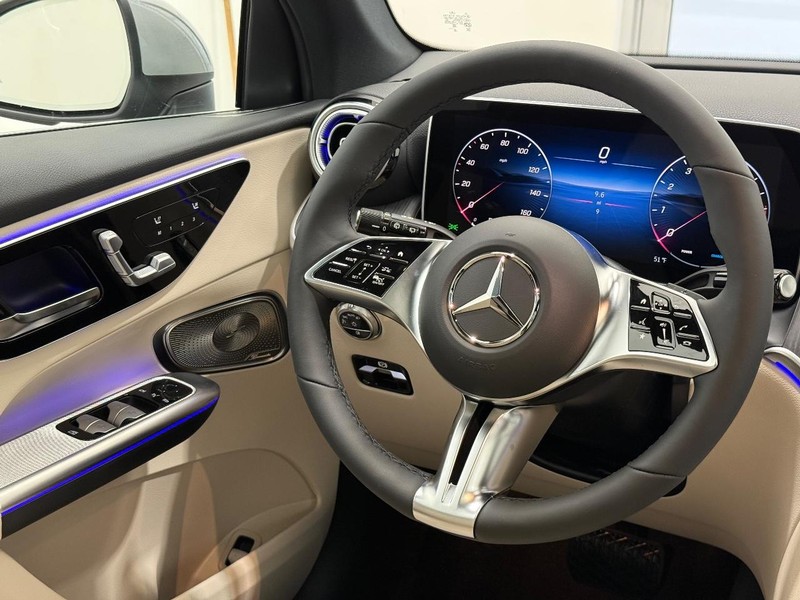 Mercedes-Benz GLC Vehicle Image 8
