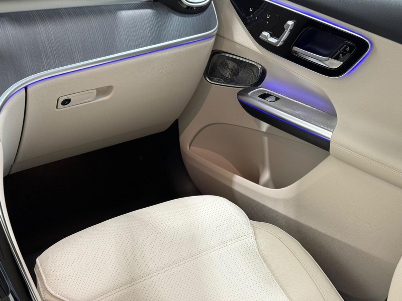 Mercedes-Benz GLC Vehicle Image 9