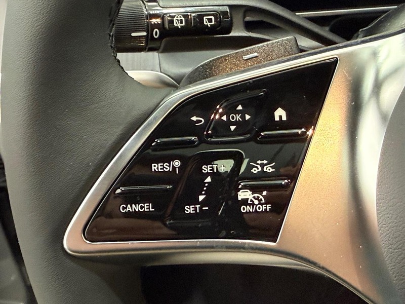 Mercedes-Benz GLC Vehicle Image 11