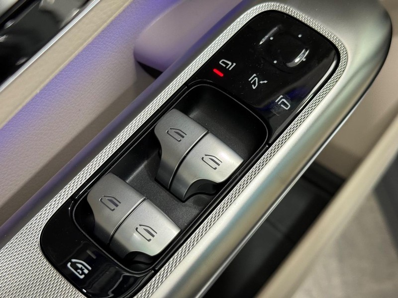 Mercedes-Benz GLC Vehicle Image 16