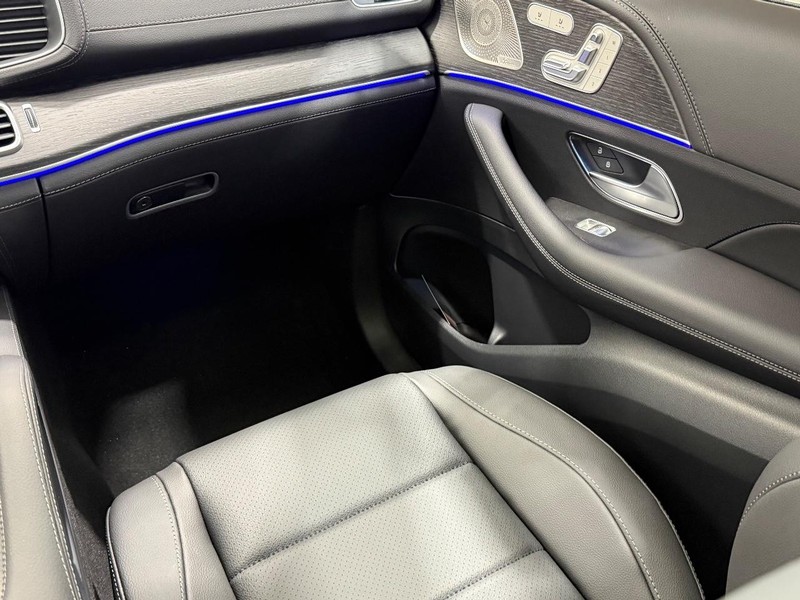 Mercedes-Benz GLE Vehicle Image 9