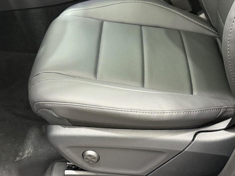 Mercedes-Benz GLE Vehicle Image 17