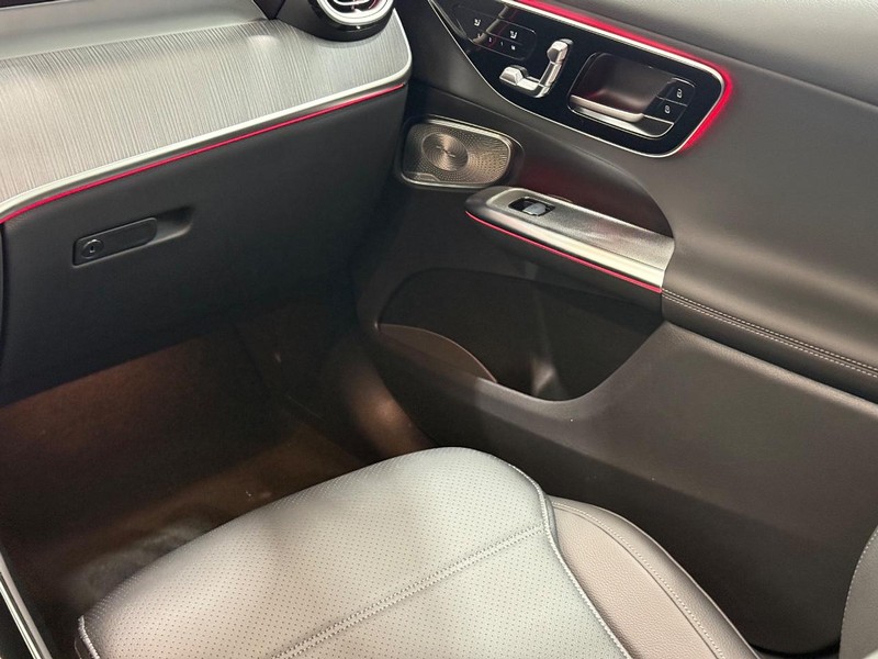 Mercedes-Benz GLC Vehicle Image 9