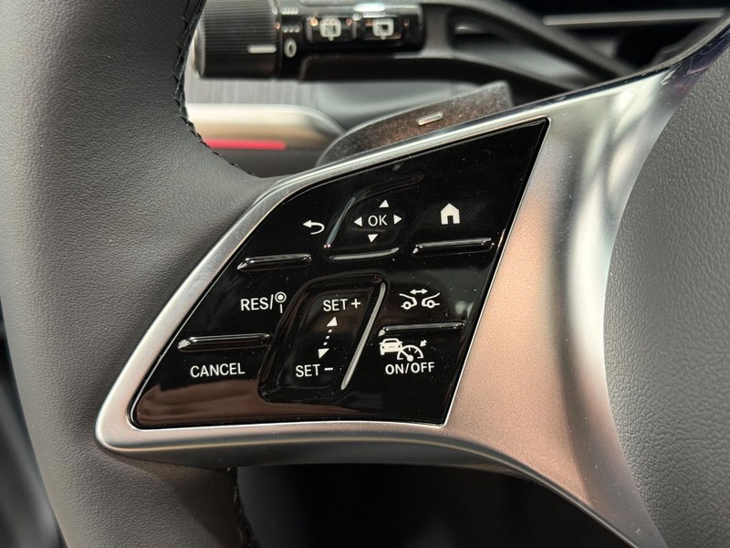 Mercedes-Benz GLC Vehicle Image 11