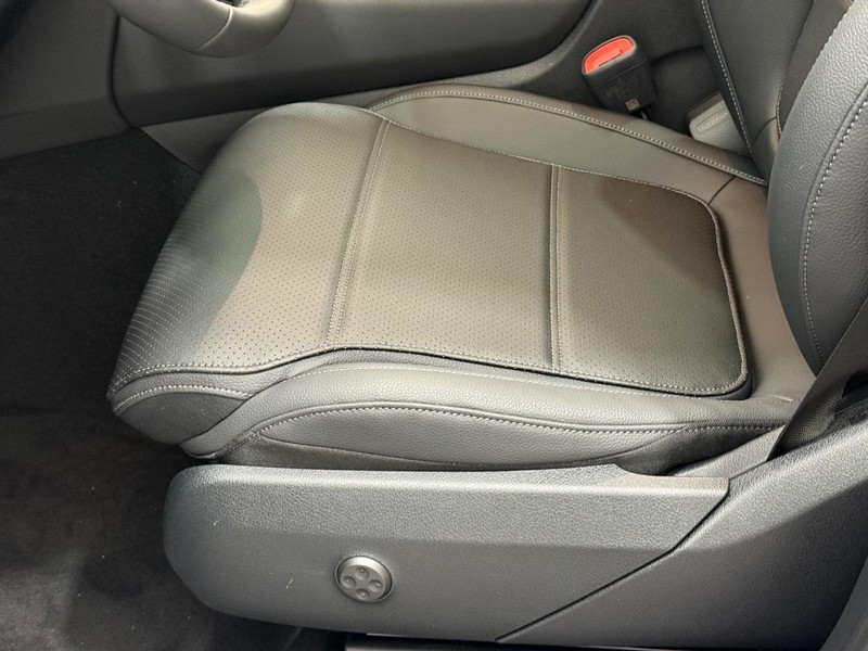 Mercedes-Benz GLC Vehicle Image 17